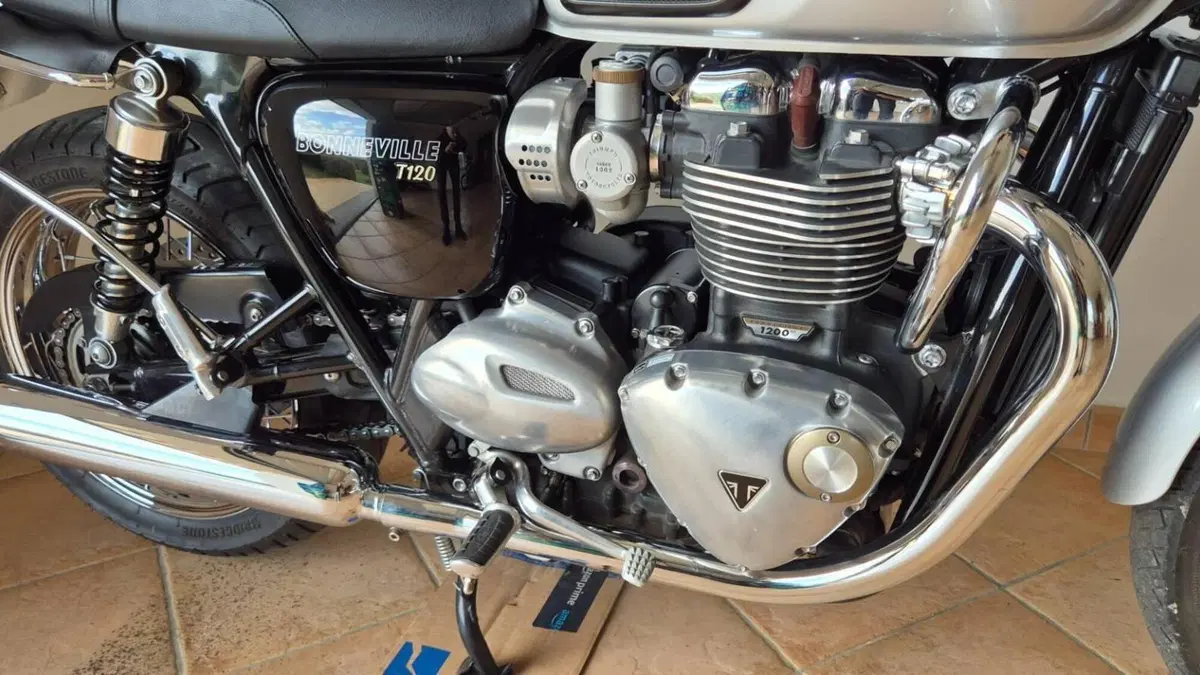 Triumph Bonneville T120 (2016 - 20)  (5)