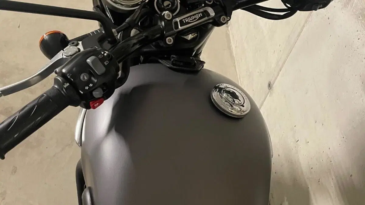 Triumph Bonneville T120 Black (2017 - 20)  (3)