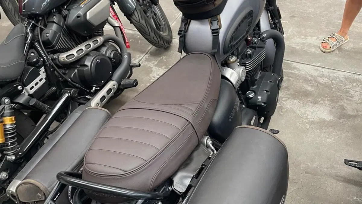 Triumph Bonneville T120 Black (2017 - 20)  (6)