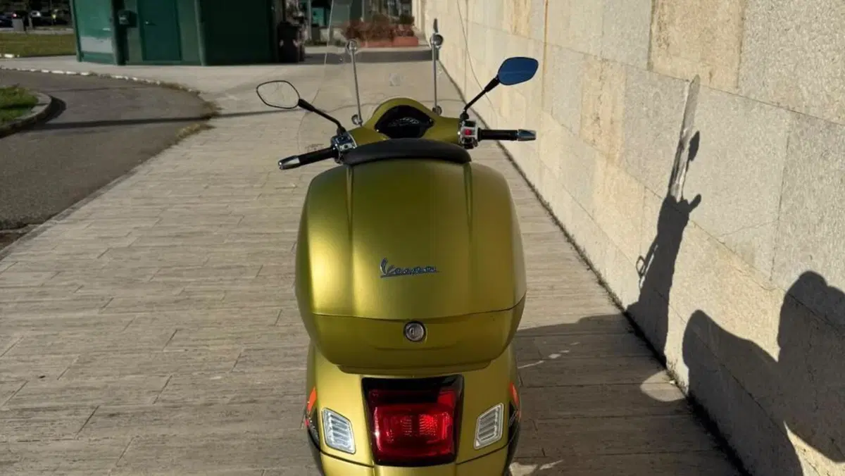 Vespa GTS 300 Super Sport Hpe (2021 - 22)  (4)