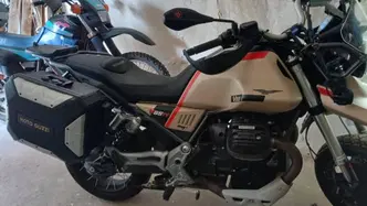 Moto Guzzi V85 TT Travel (2020) usata