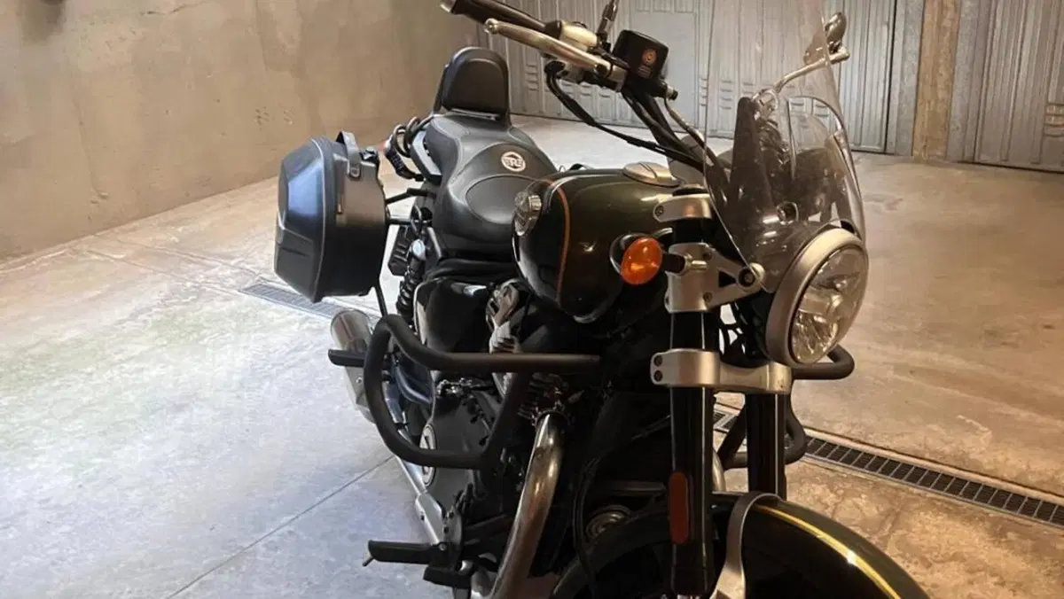 Royal Enfield Super Meteor 650 (2023 - 26)  (4)
