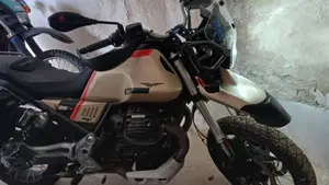 Moto Guzzi V85 TT Travel (2020)  (4)