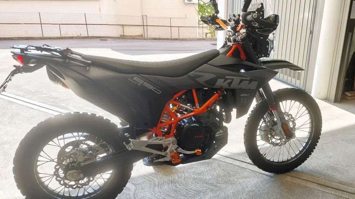 KTM 690 Enduro R (2026 - 27)  (2)