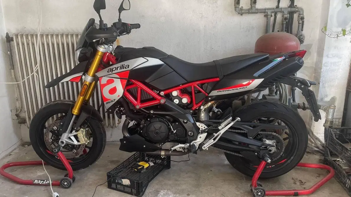 Aprilia Dorsoduro 900 (2017 - 20)  (11)