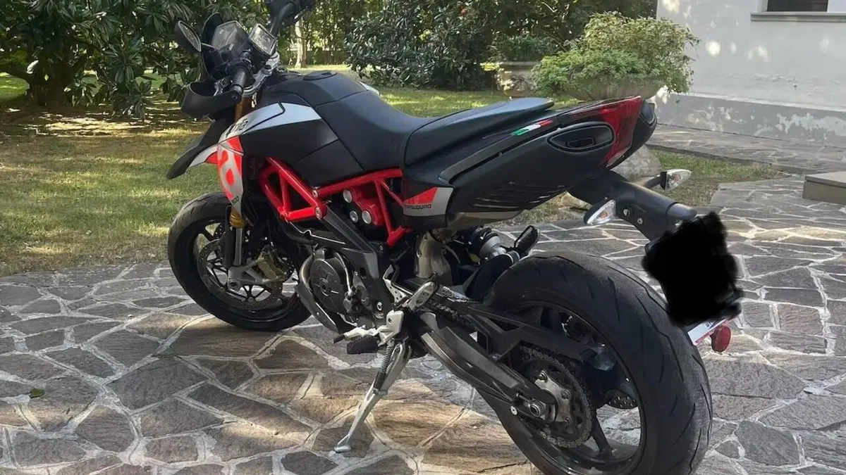Aprilia Dorsoduro 900 (2017 - 20)  (2)
