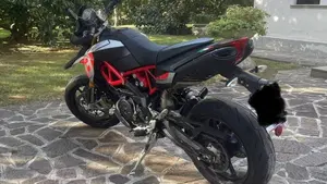 Aprilia Dorsoduro 900 (2017 - 20)  (2)