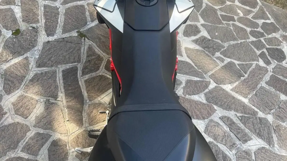 Aprilia Dorsoduro 900 (2017 - 20)  (9)