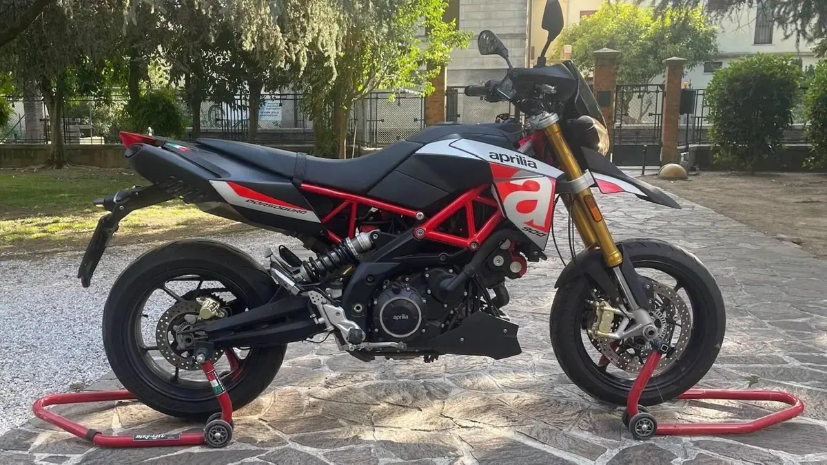 Aprilia Dorsoduro 900 (2017 - 20)  (8)
