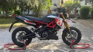 Aprilia Dorsoduro 900 (2017 - 20)  (8)