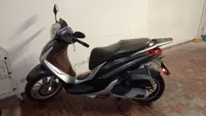 Piaggio Medley 150 S ABS (2016 - 19)  (2)