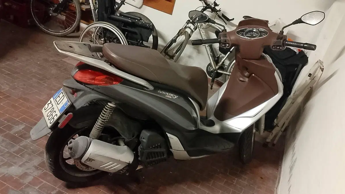 Piaggio Medley 150 S ABS (2016 - 19)  (3)