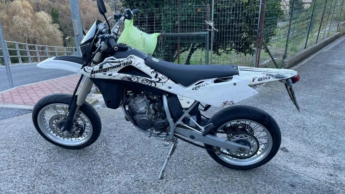 Husqvarna SM 125 (2009)  (2)