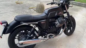 Moto Guzzi V7 II Stone (2015 - 17) 