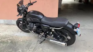 Moto Guzzi V7 II Stone (2015 - 17)  (3)