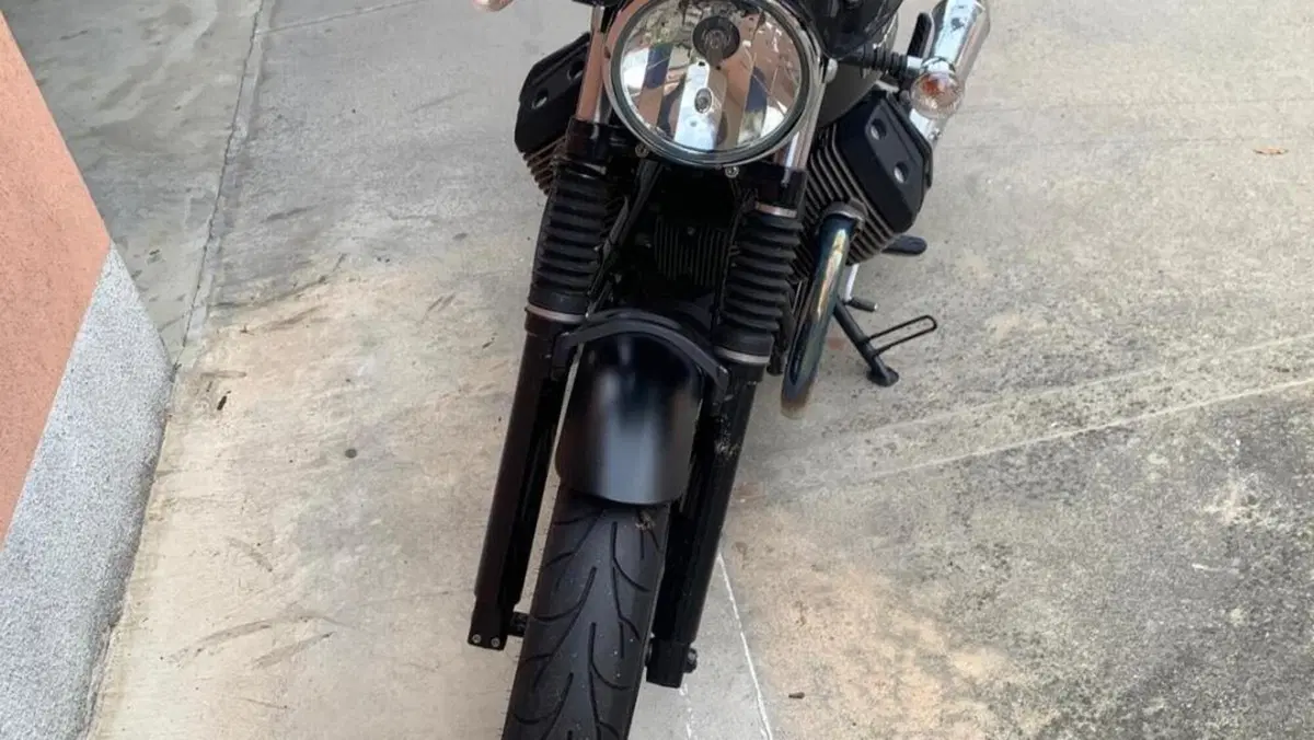 Moto Guzzi V7 II Stone (2015 - 17)  (4)
