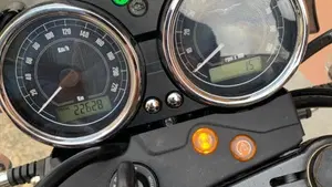 Moto Guzzi V7 II Stone (2015 - 17)  (5)
