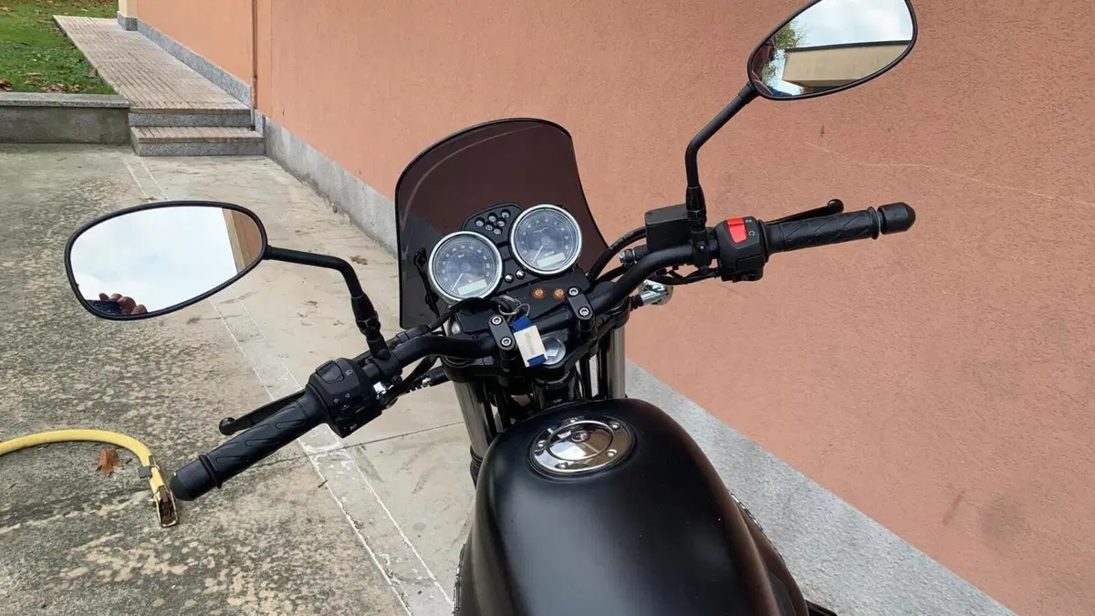 Moto Guzzi V7 II Stone (2015 - 17)  (6)