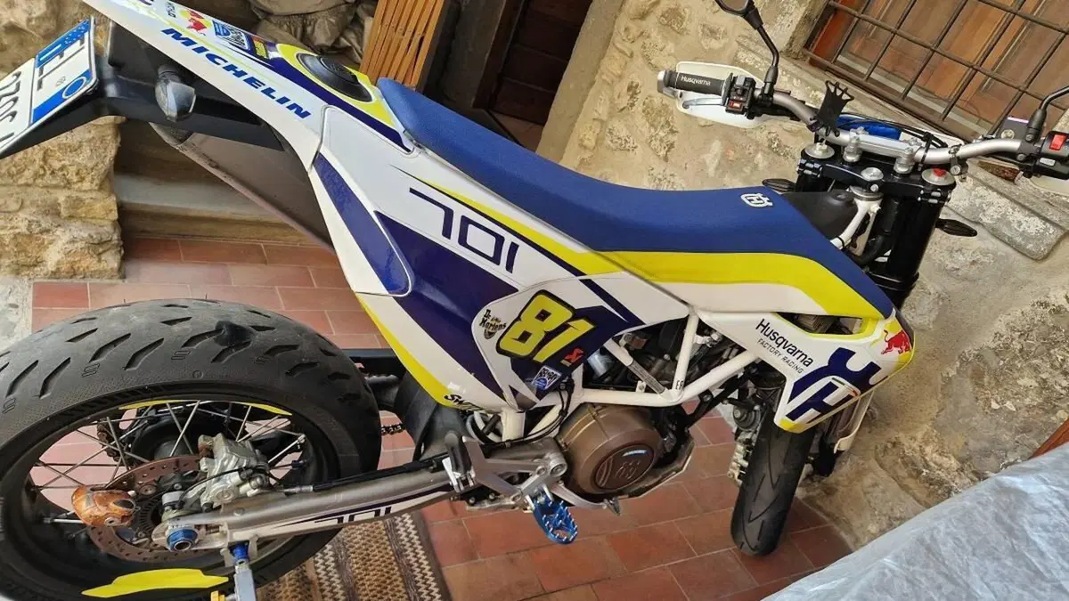 Husqvarna 701 Supermoto (2017 - 19)  (2)