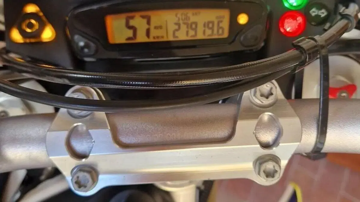 Husqvarna 701 Supermoto (2017 - 19)  (3)