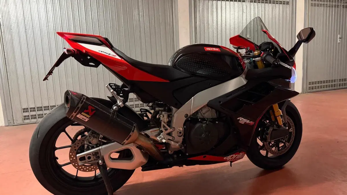 Aprilia RSV4 1100 Factory SE-09 SBK (2024)  (2)