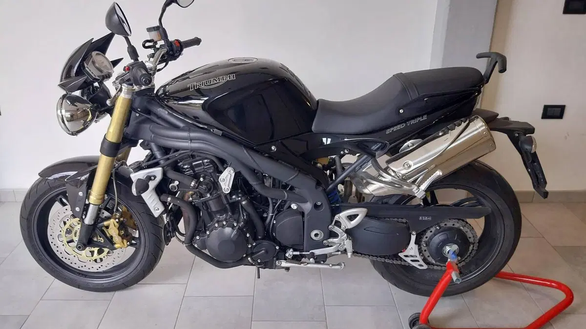 Triumph Speed Triple 1050 (2005 - 11) 