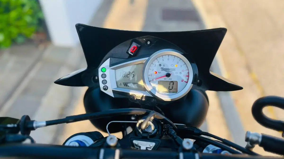 Triumph Speed Triple 1050 (2005 - 11)  (11)