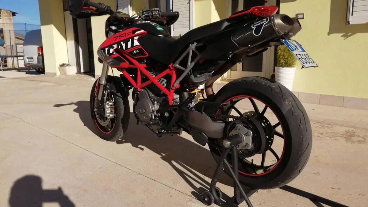 Ducati Hypermotard 796 (2012)  (4)