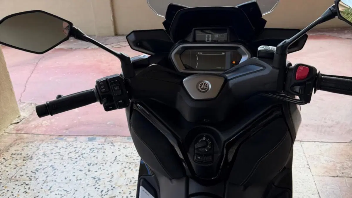Yamaha X-Max 300 Tech Max (2025 - 26)  (5)