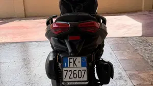 Yamaha X-Max 300 Tech Max (2025 - 26)  (3)