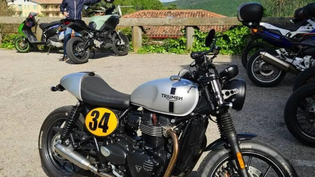 Triumph Street Twin 900 (2017 - 18)  (3)