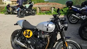 Triumph Street Twin 900 (2017 - 18)  (3)