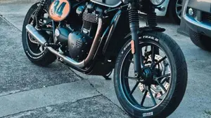 Triumph Street Twin 900 (2017 - 18)  (2)