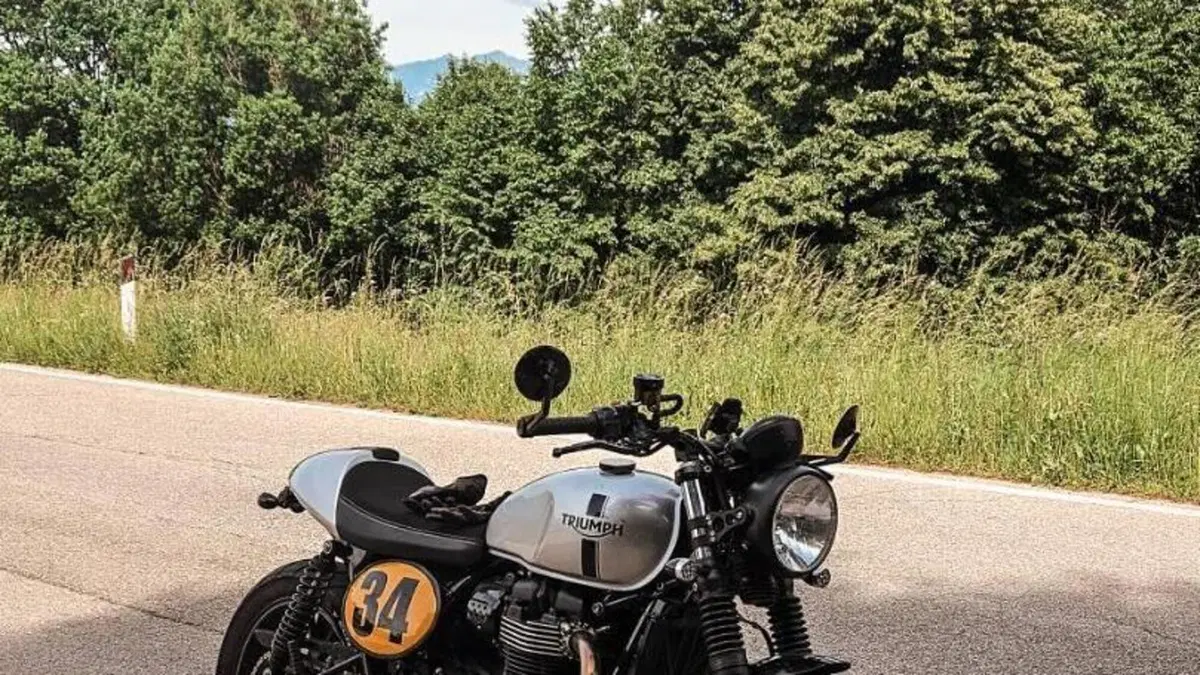 Triumph Street Twin 900 (2017 - 18)  (4)