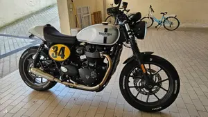 Triumph Street Twin 900 (2017 - 18)  (7)