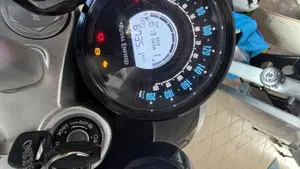 Royal Enfield Super Meteor 650 (2023 - 26)  (7)