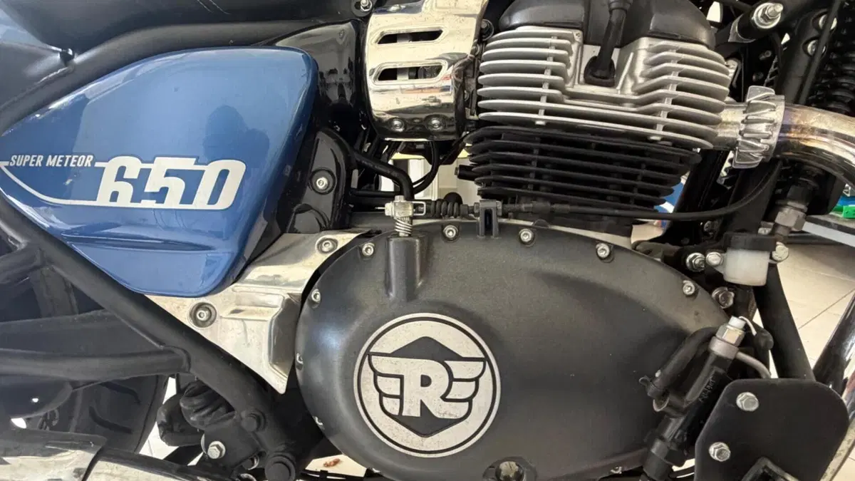 Royal Enfield Super Meteor 650 (2023 - 26)  (12)