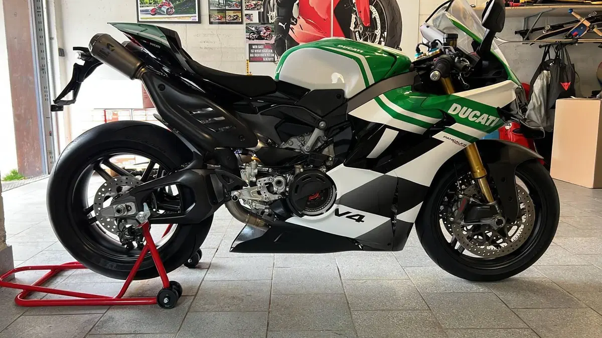 Ducati Panigale V4 Tricolore (2025 - 26)  (2)