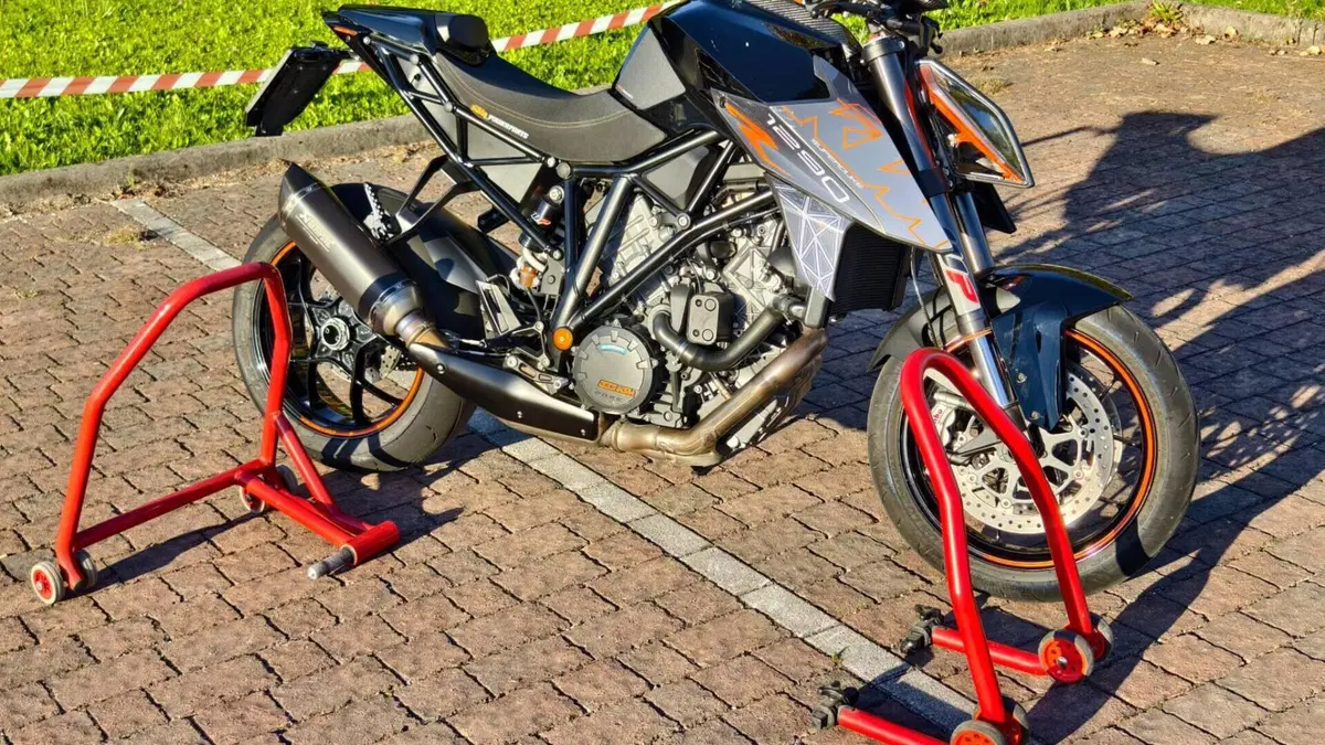 KTM 1290 Super Duke R (2019)  (2)