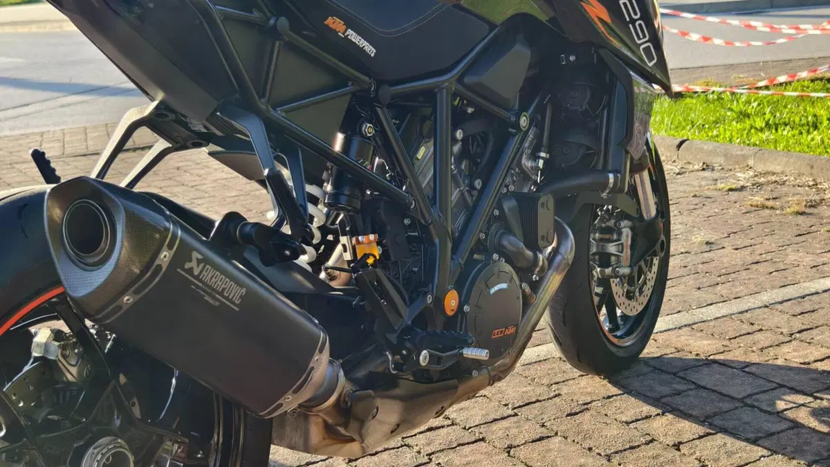KTM 1290 Super Duke R (2019)  (5)