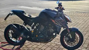 KTM 1290 Super Duke R (2019)  (7)