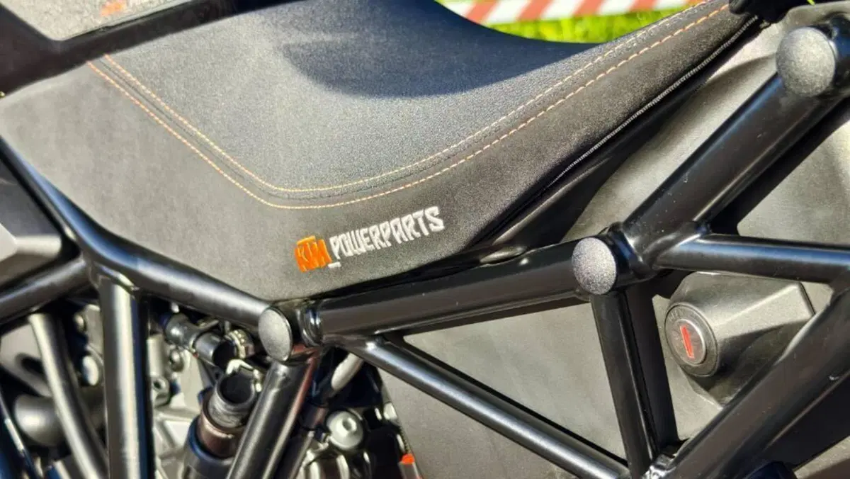 KTM 1290 Super Duke R (2019)  (10)