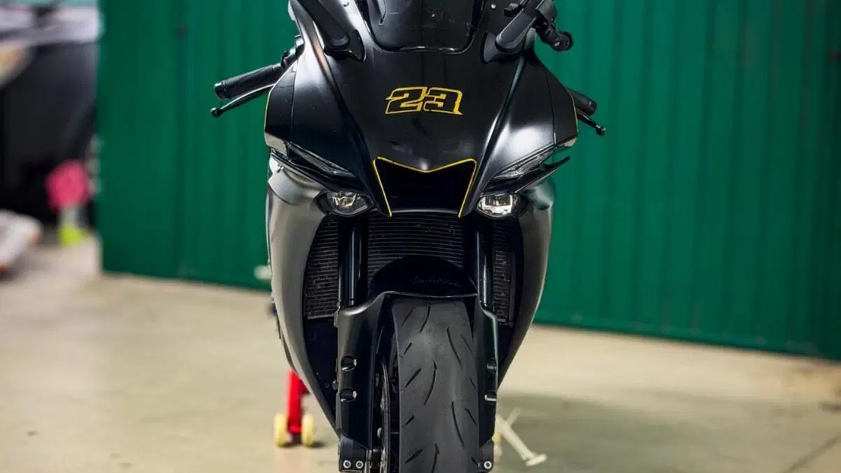 Yamaha YZF R1 (2020 - 25)  (2)