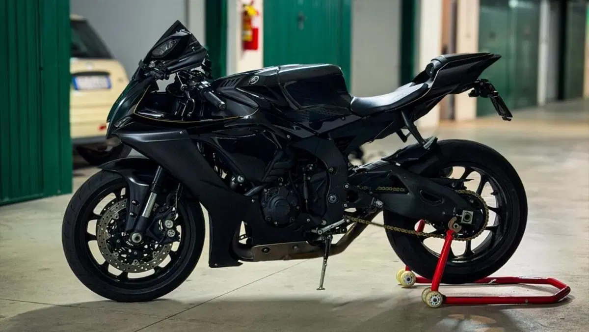 Yamaha YZF R1 (2020 - 25)  (3)