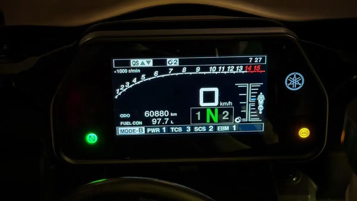 Yamaha YZF R1 (2020 - 25)  (5)