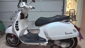 Vespa GTS 300 Super (2008 - 16)  (2)
