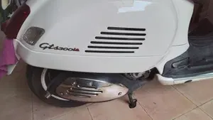 Vespa GTS 300 Super (2008 - 16)  (10)