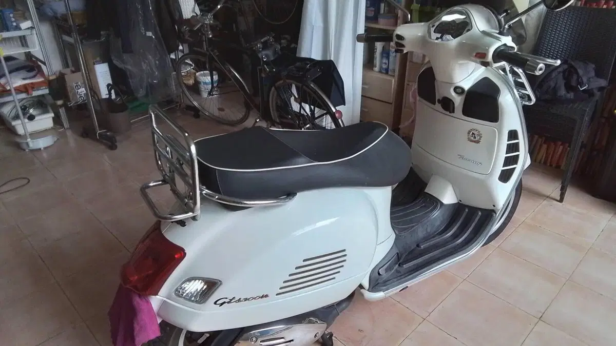 Vespa GTS 300 Super (2008 - 16)  (19)