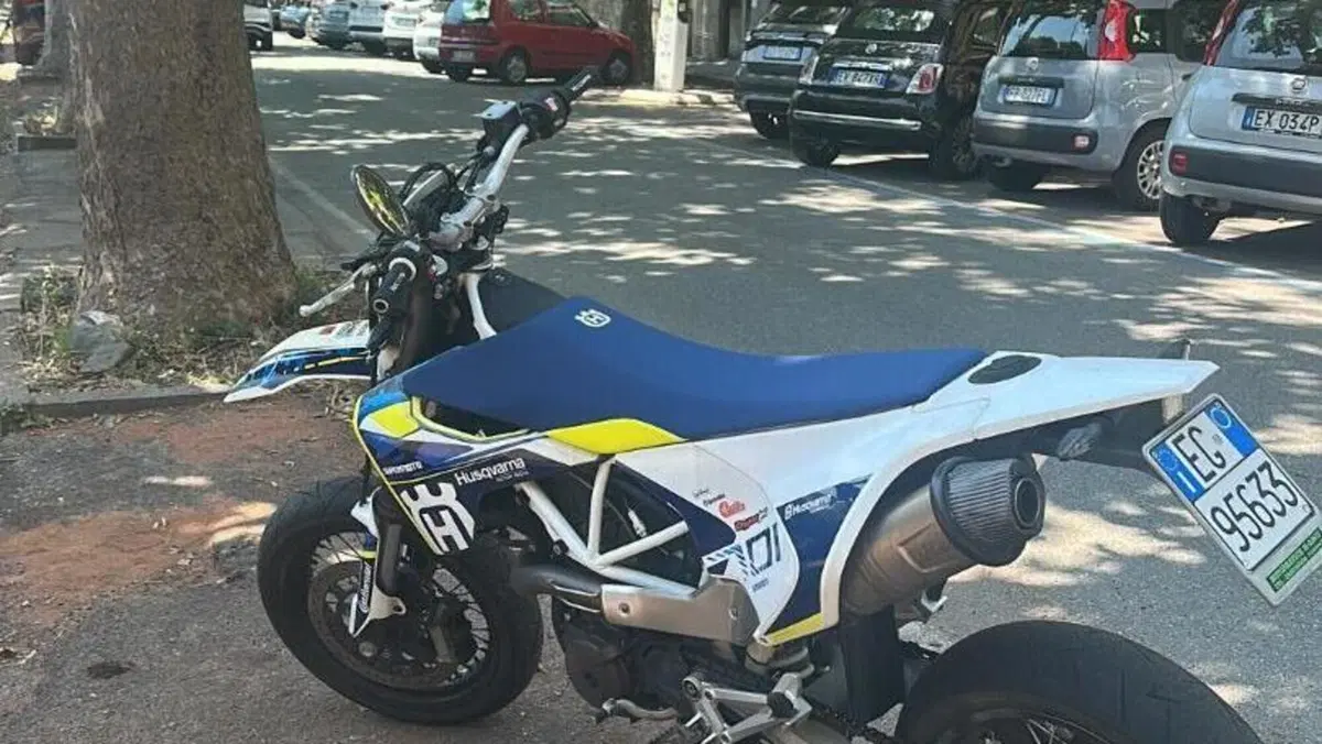 Husqvarna 701 Supermoto (2017 - 19)  (3)