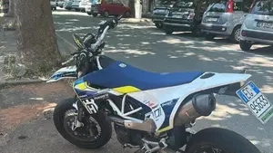 Husqvarna 701 Supermoto (2017 - 19)  (3)